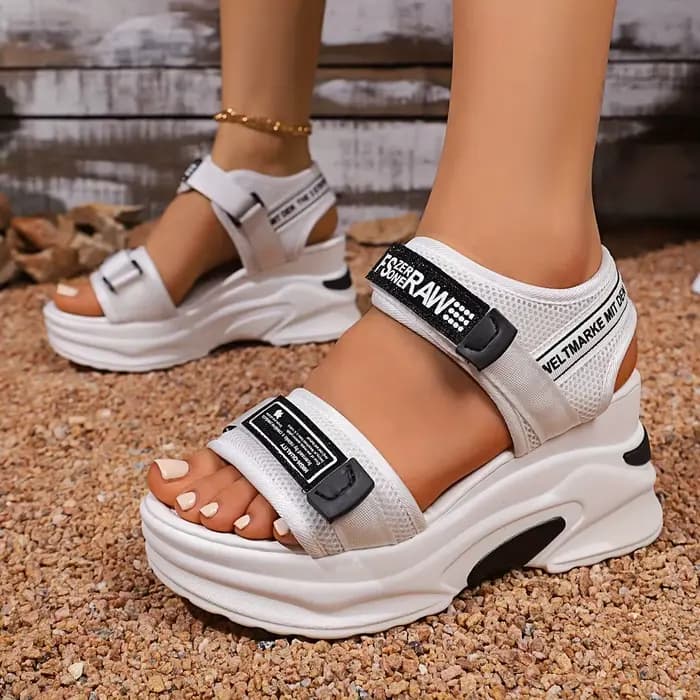 Sandales d'été 2026 tendance pour femme, à semelle épaisse, universelles, pour le sport et l'extérie