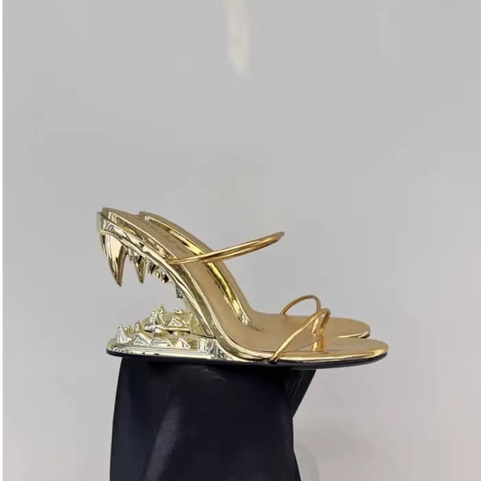 Talons hauts en métal avec crocs évidés, dents de tigre angiTeeth, talons irréguliers, sandales à bo