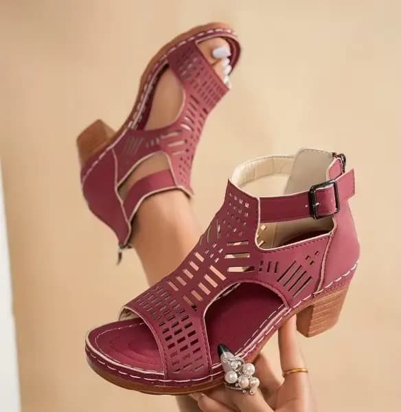 Sandales pour femmes 2026 Nouveauté Sandales à talons épais d'été respirantes ajourées pour femmes T