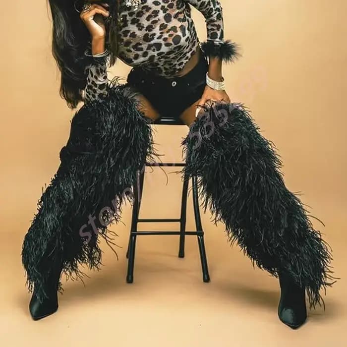 Noir Sexy dames défilé bottes de fourrure 2025 hiver pointu chaud bottes à talons aiguilles mode rue