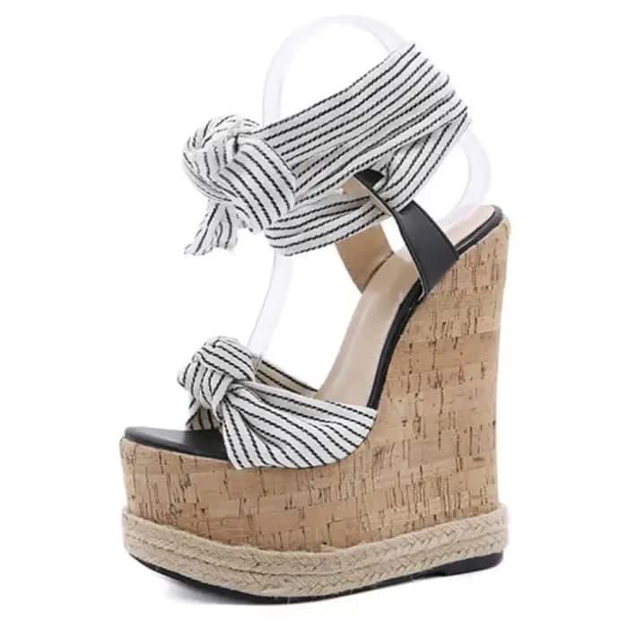 Sandales compensées blanches unies pour femme, collection été 2026, à talons hauts, avec bride de ch