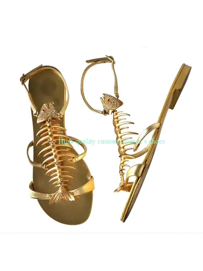 Sandales d'été plates de luxe à bout ouvert, tête ronde dorée, avec accessoires en os de poisson et 