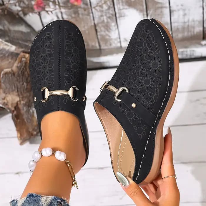 Mules et sabots d'été pour femmes, ajourés à motif floral, avec boucle métallique, semelle compensée