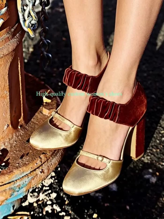 Chaussures de luxe pour femmes à talons hauts épais en velours bicolore or et bordeaux avec boucle s
