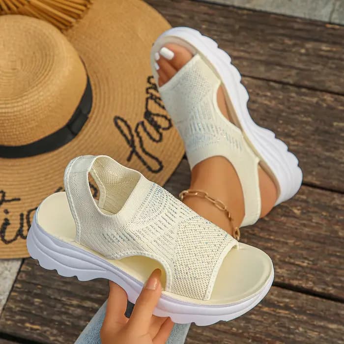 Sandales confortables et élégantes à enfiler, disponibles en plusieurs couleurs, parfaites pour comp