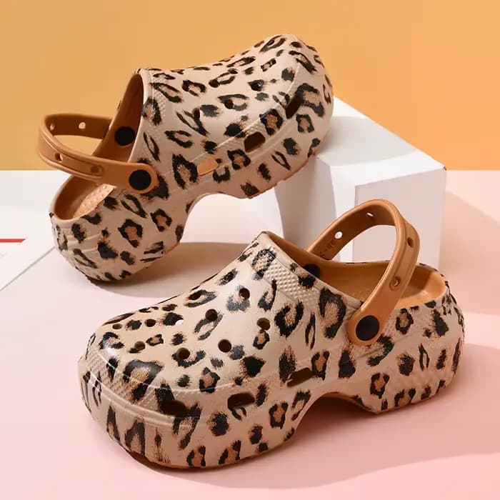 Chaussures à semelles épaisses couleur léopard pour femmes, pantoufles d'été à trous, pour la maison