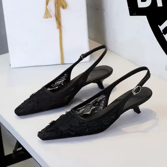 Chaussures européennes en dentelle et maille à talons fins et bas pour femmes, avec sangles à une do