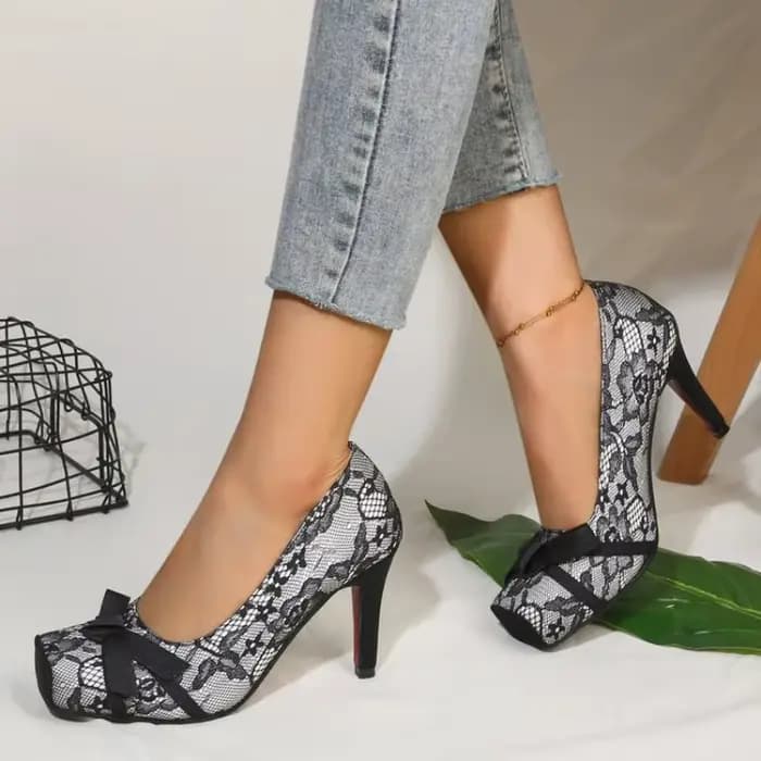 Nouvelles chaussures à talons hauts polyvalentes et confortables en dentelle et résille à bout carré