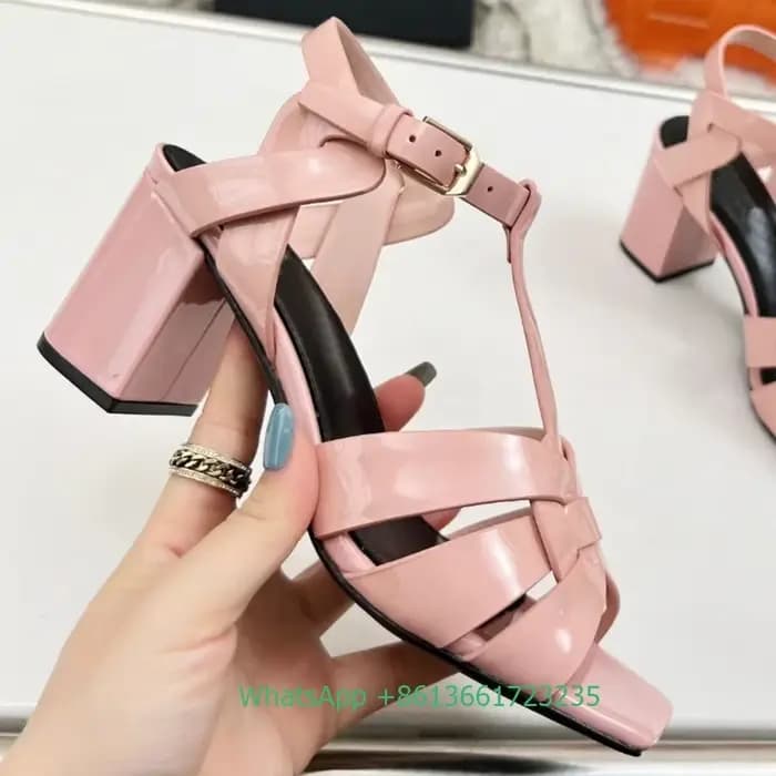 Sandales à talons épais et bout carré, bretelles croisées, couleur unie, bout ouvert, cuir verni vér