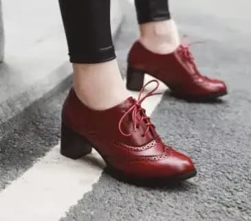Escarpins à bout rond pour femmes, talons en bois de 2023 cm, plateforme, Brogue sculpté, rétro, à l