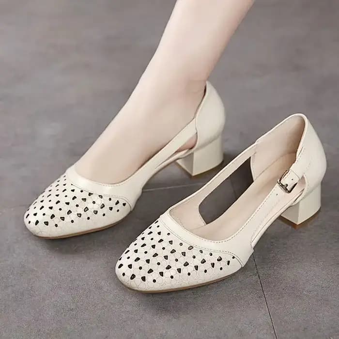 Chaussures pour femmes à talons moyens été 2025 sandales fermées pour femme chaussures en cuir trava