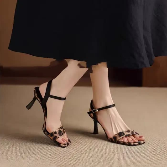 Sandales sexy à talons hauts imprimé léopard, sandales à talon fin à une seule bride. Chaussures élé