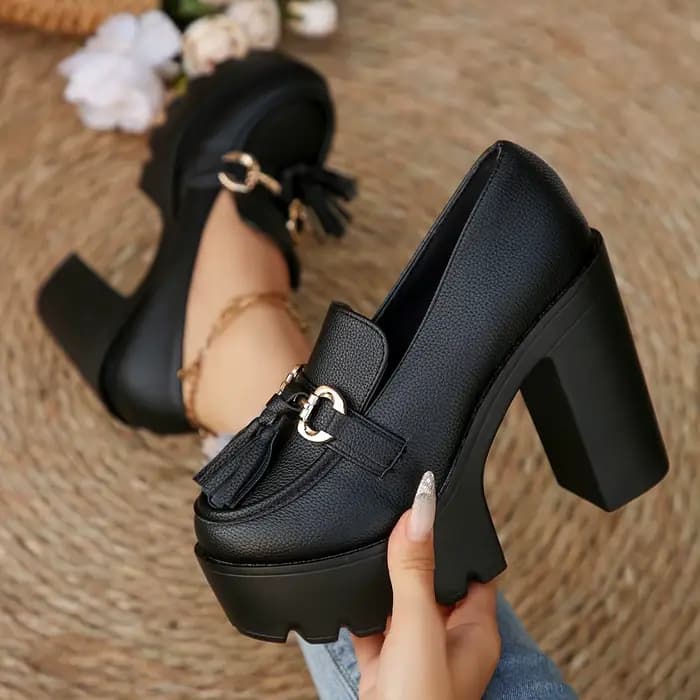 2025 nouvelles femmes pompes mode glands chaussures à talons épais chaussures de fête gothique plate