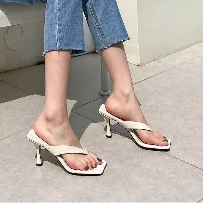 Nouvelles sandales d'été 2026 à talon moyen et bout carré, style stiletto, avec séparateur d'orteils