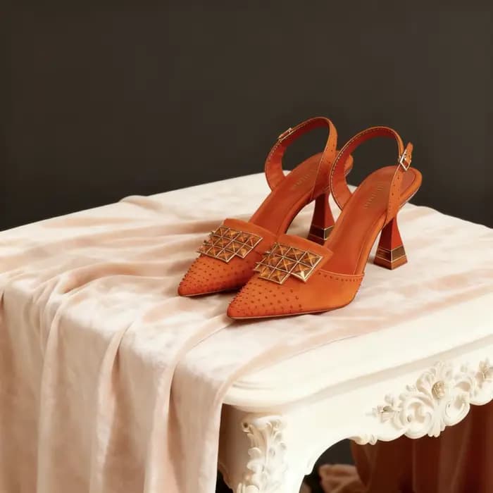 Venus Chan 2026 – Élégantes sandales à talons hauts et bout pointu ornées de strass orange – Chaussu