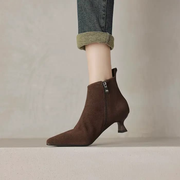 Grande taille 34-43 vache daim bout pointu fermeture éclair talons moyens rétro bottes modernes chau