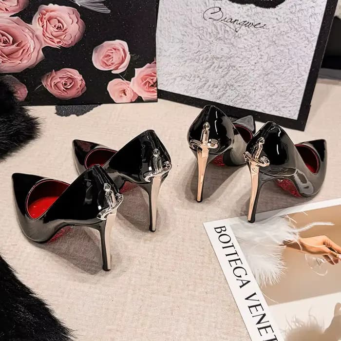 Escarpins pour femmes à talons aiguilles pointus