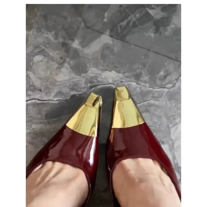 Designer Sexy femmes nouveaux talons aiguilles printemps mode métal pointu en cuir bouche peu profonde antidérapant résistant à l'usure chaussures simples