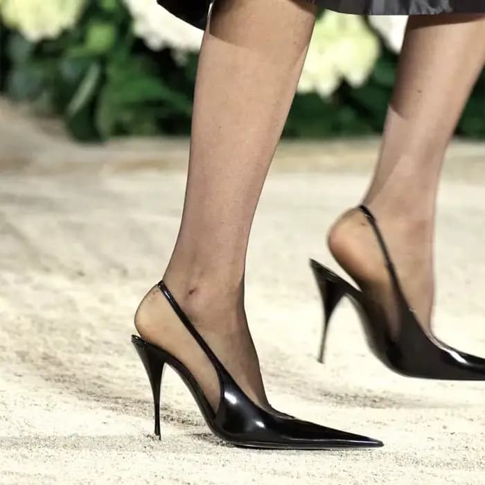 Nouvelles sandales sexy à bout pointu et talon aiguille pour femme
