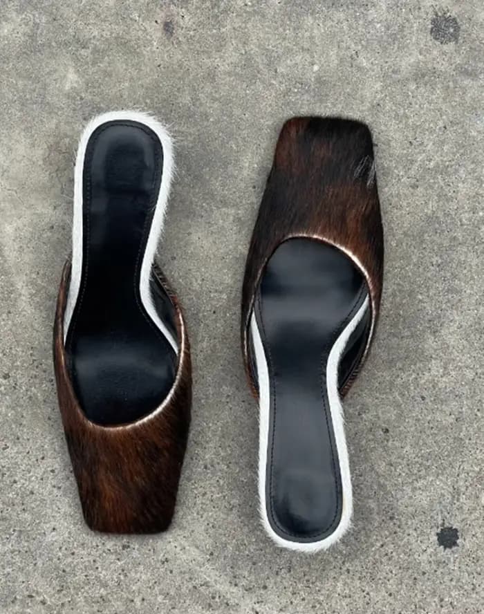 Sandales mules à bout carré imprimé vache