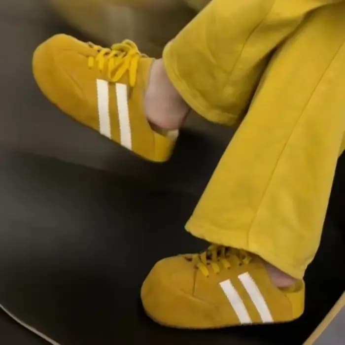 Mules sneakers rétro en daim rayé pour femme