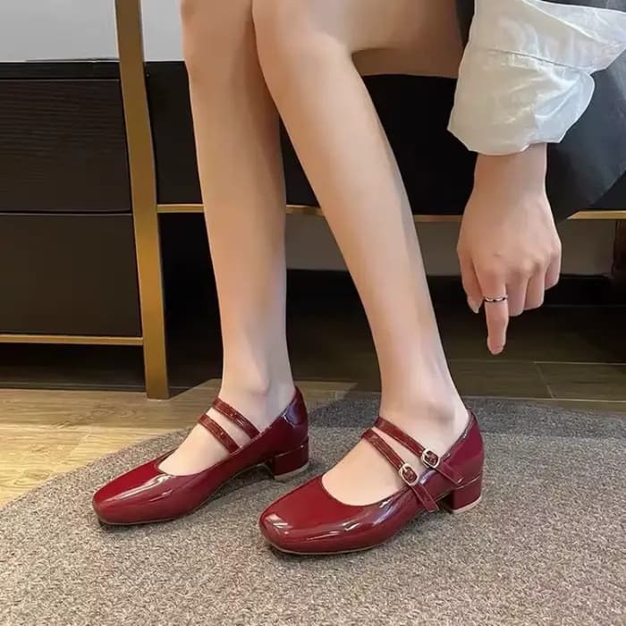Escarpins Mary Jane en cuir verni bordeaux pour femmes