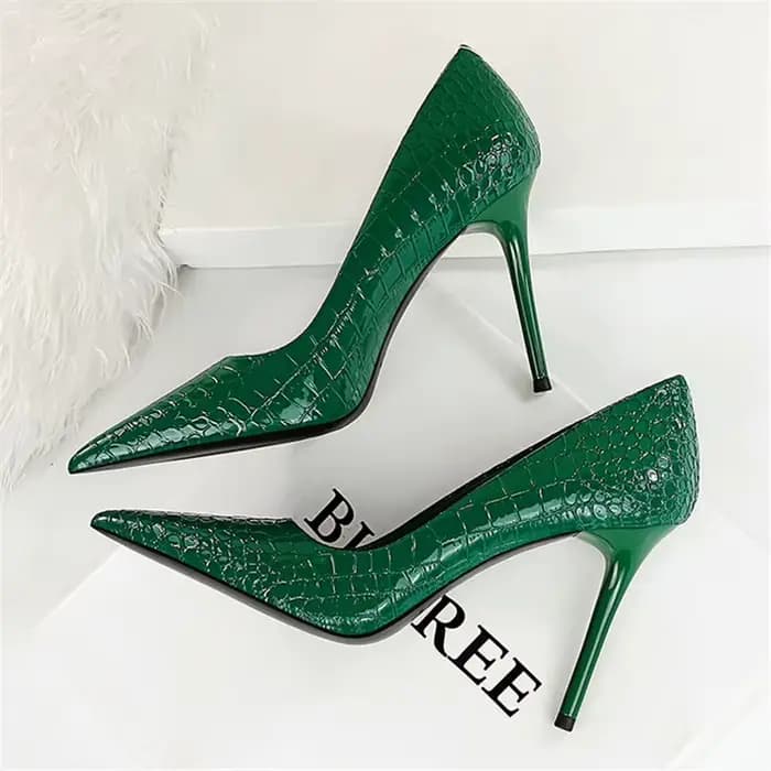 Escarpins à talons aiguilles pour femmes