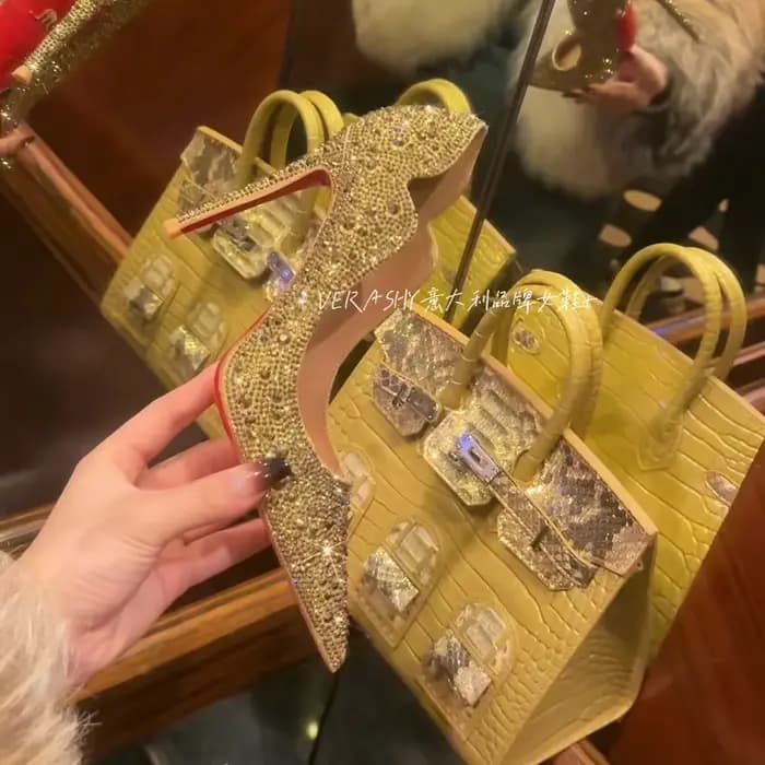 Talons hauts femmes 2025 printemps nouveau or Sexy pointu français mince avec des chaussures simples