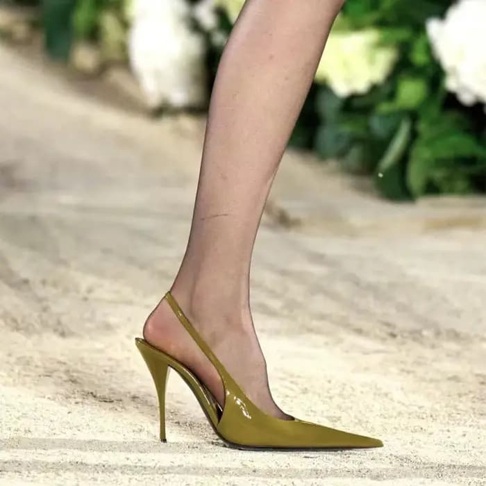 Nouvelles sandales sexy à bout pointu et talon aiguille pour femme