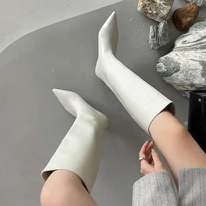 Bottes hautes en cuir pointues pour femmes