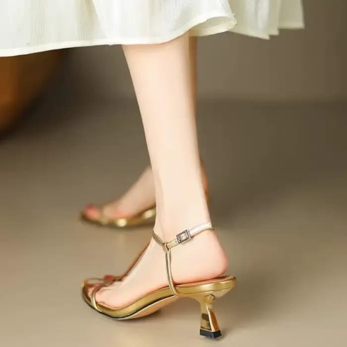 Nouvelle collection été 2026 : Sandales noires élégantes pour femme