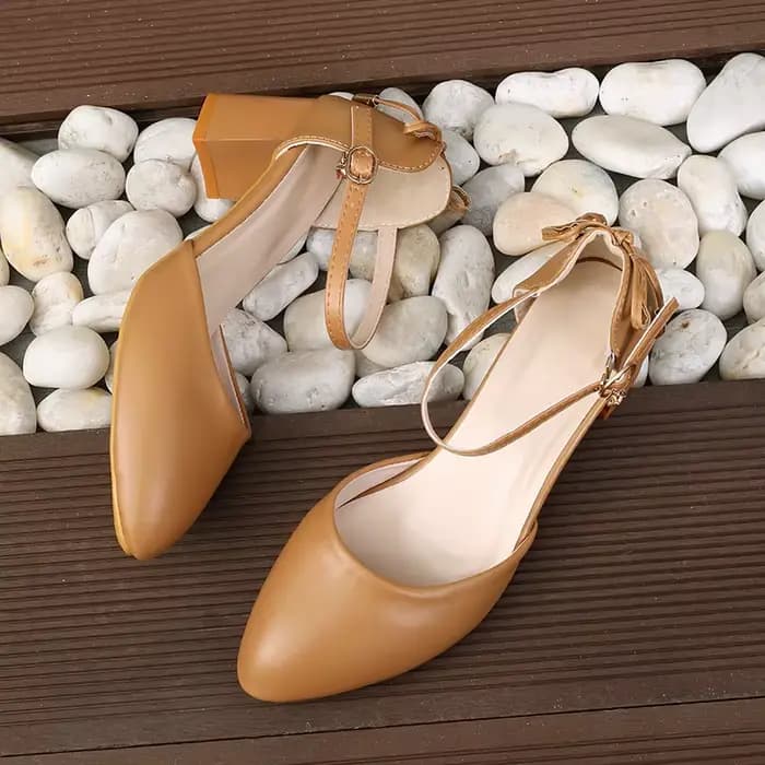 Talons hauts à fines bretelles de Style féerique