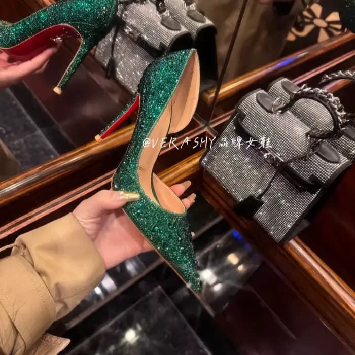 Chaussures à semelle rouge talons hauts