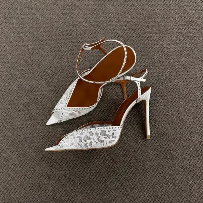 Sandales à talons hauts en dentelle blanche et strass