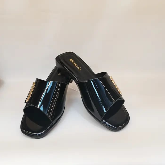 Sandales à talons bas et bout ouvert pour femmes, diapositives à enfiler en cuir PU avec détails en métal, chaussures de soirée Sexy d'été