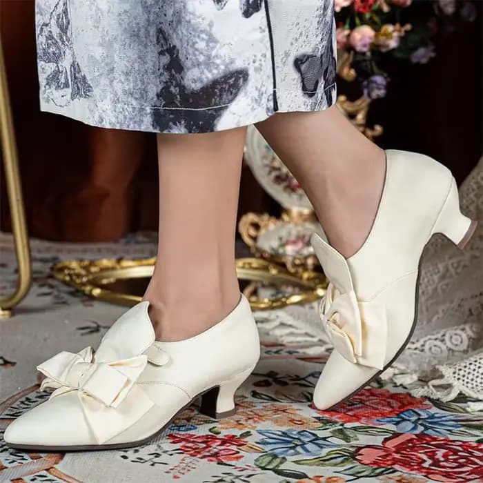 Nouvelles chaussures à talons mi-hauts en tissu sergé beige vintage faites à la main
