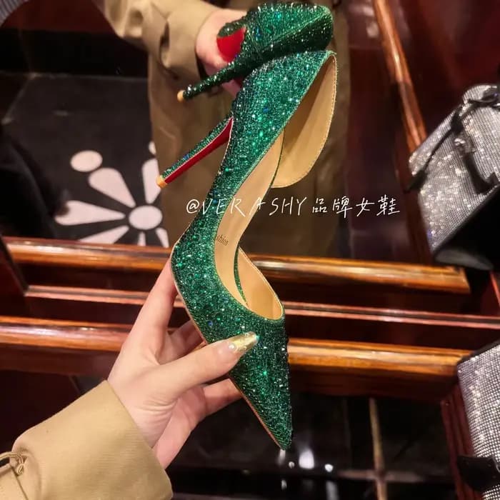 Chaussures à semelle rouge talons hauts