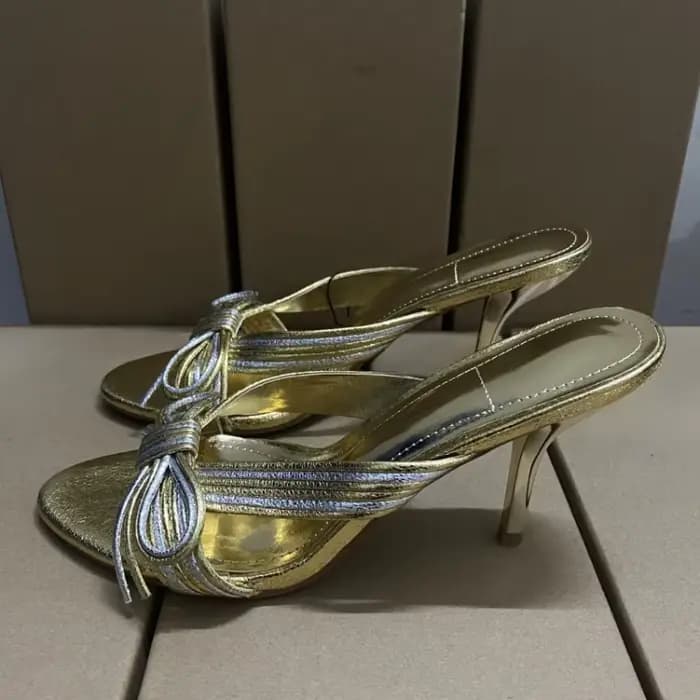 Sandales dorées à talons hauts pour femmes