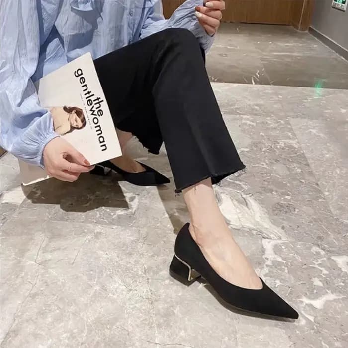 Femme pompes bureau bout pointu Sexy avec talons moyens chaussures pour femmes en gros populaire robe élégante jeune 2025 tendance A décontracté
