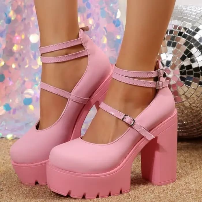 Nouvelles chaussures à talons hauts pour femmes