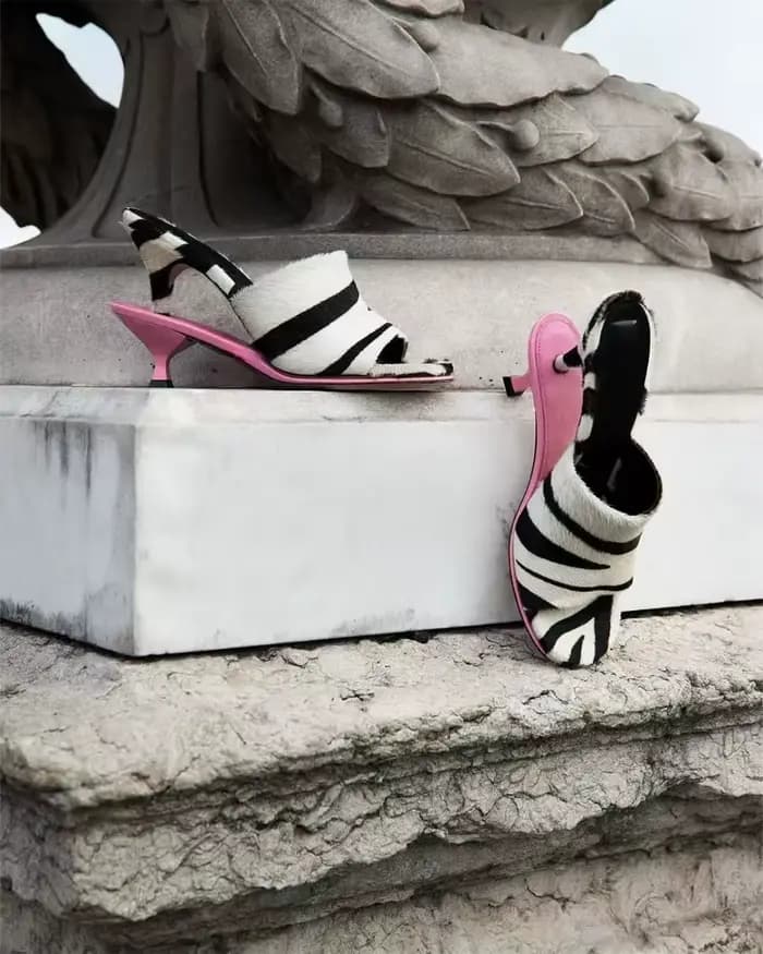 Sandales d'été décontractées à talons bas et bout ouvert en cuir pour femme, design de talon unique, style tapis rouge, à porter avec des robes ou des jeans