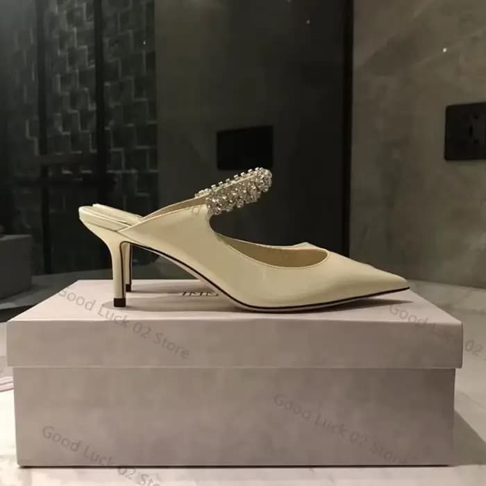 Mules élégantes en cuir à bout pointu