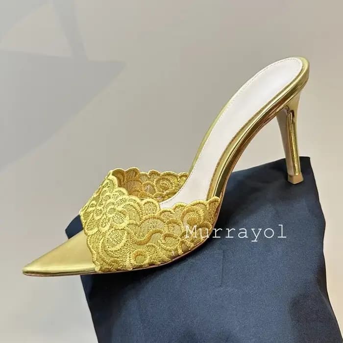 Nouveau Design de broderie en dentelle bout ouvert mince talons hauts pantoufles femmes