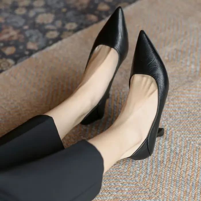 Escarpins pointus à talons fins pour femmes