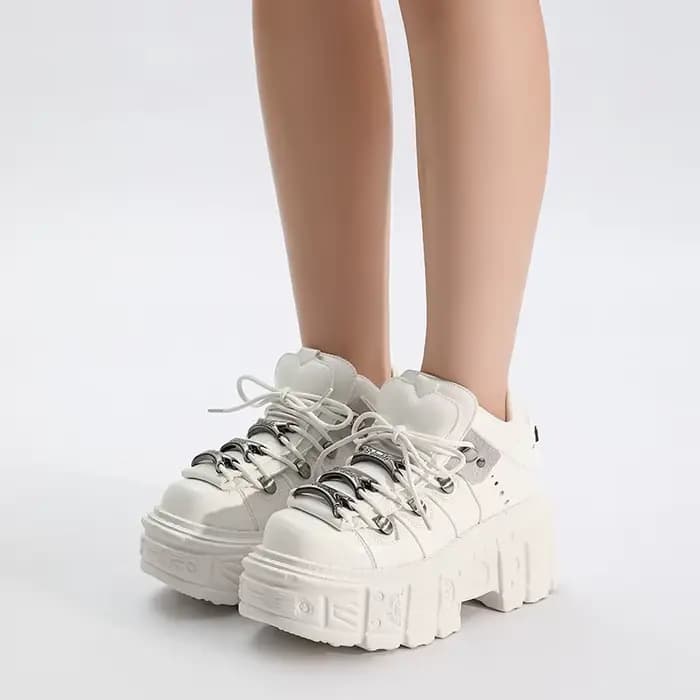 Bottines gothiques Rock pour femmes, chaussures à plateforme en cuir blanc, nouveau Style Punk, chaussures à lacets, hauteur de talon, décor en métal, baskets pour femmes