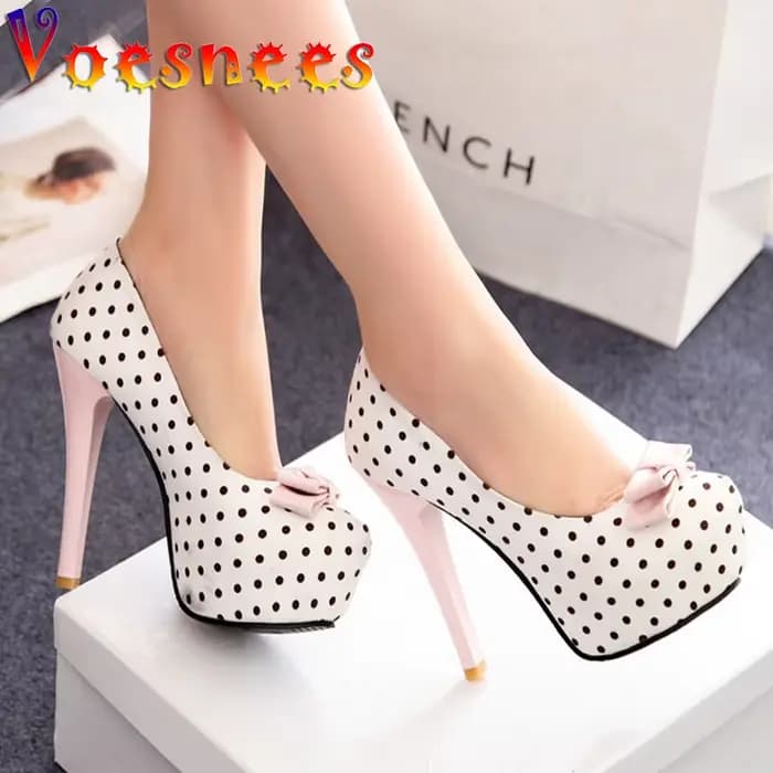 Escarpins à talons hauts et bout rond pour femmes