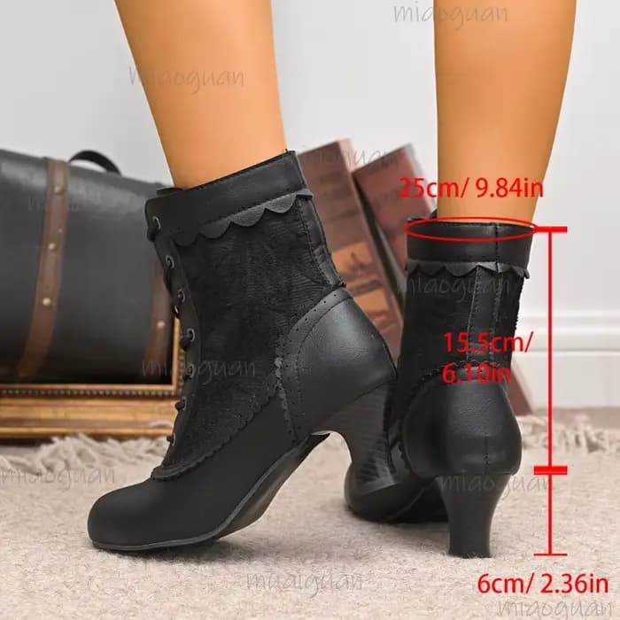 Bottines blanches à talons chaton pour femmes