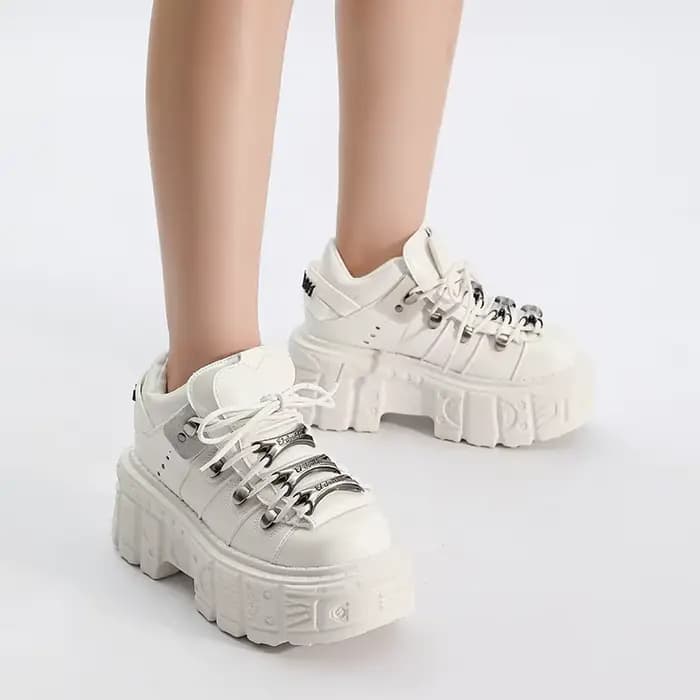 Bottines gothiques Rock pour femmes, chaussures à plateforme en cuir blanc, nouveau Style Punk, chaussures à lacets, hauteur de talon, décor en métal, baskets pour femmes