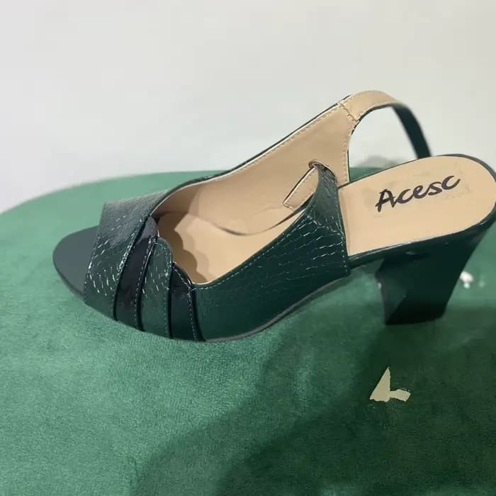 Boucles Beige dames chaussures vert sandales pour femmes travail de bureau bout ouvert pompes à talons été 2025