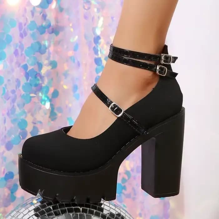 Nouvelles chaussures à talons hauts pour femmes